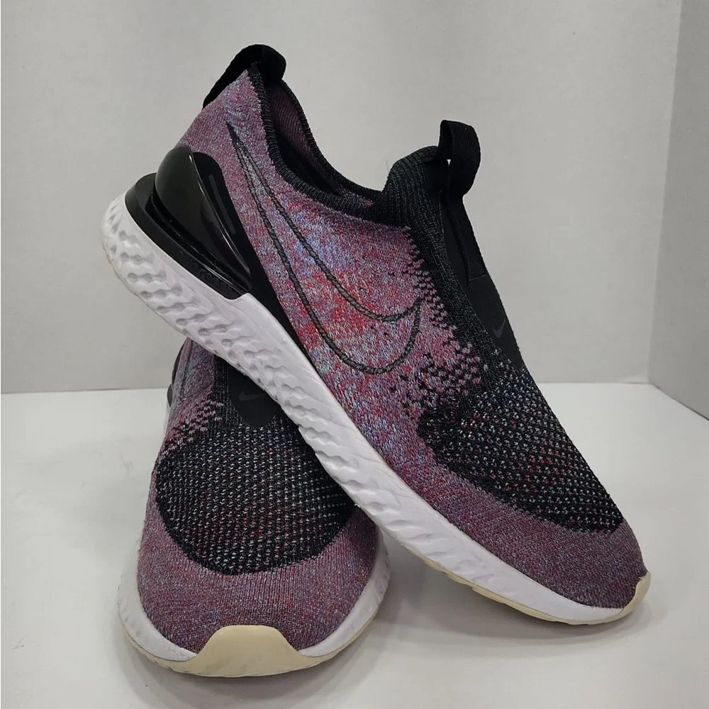 Nike Multicolor Flyknit Sneakers size 9.5 pre owned Exellent condition
